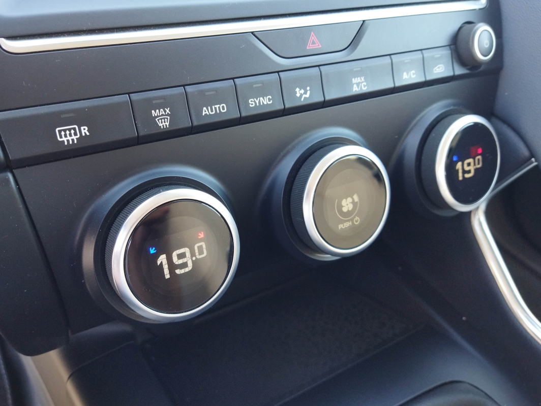 Jaguar E-Pace — 13