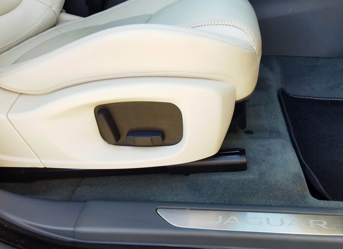 Jaguar E-Pace — 17