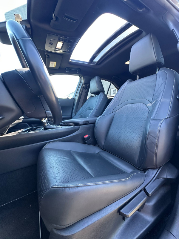 Lexus UX — 10