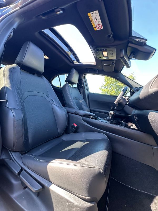Lexus UX — 15