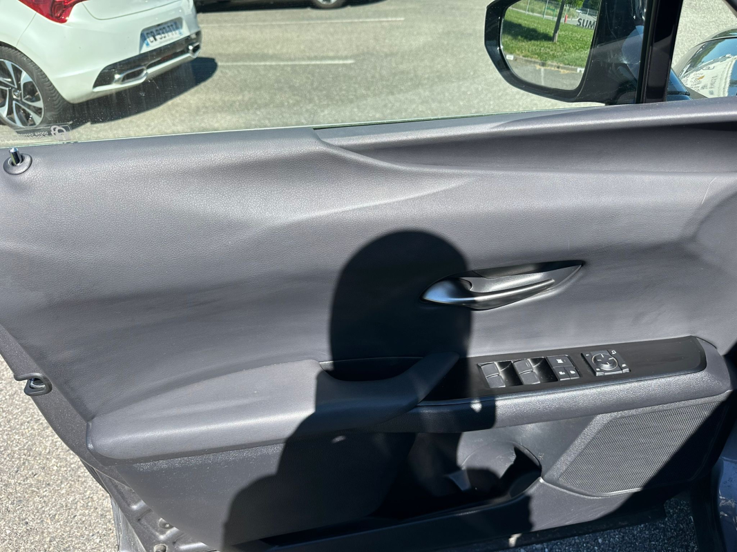 Lexus UX — 9