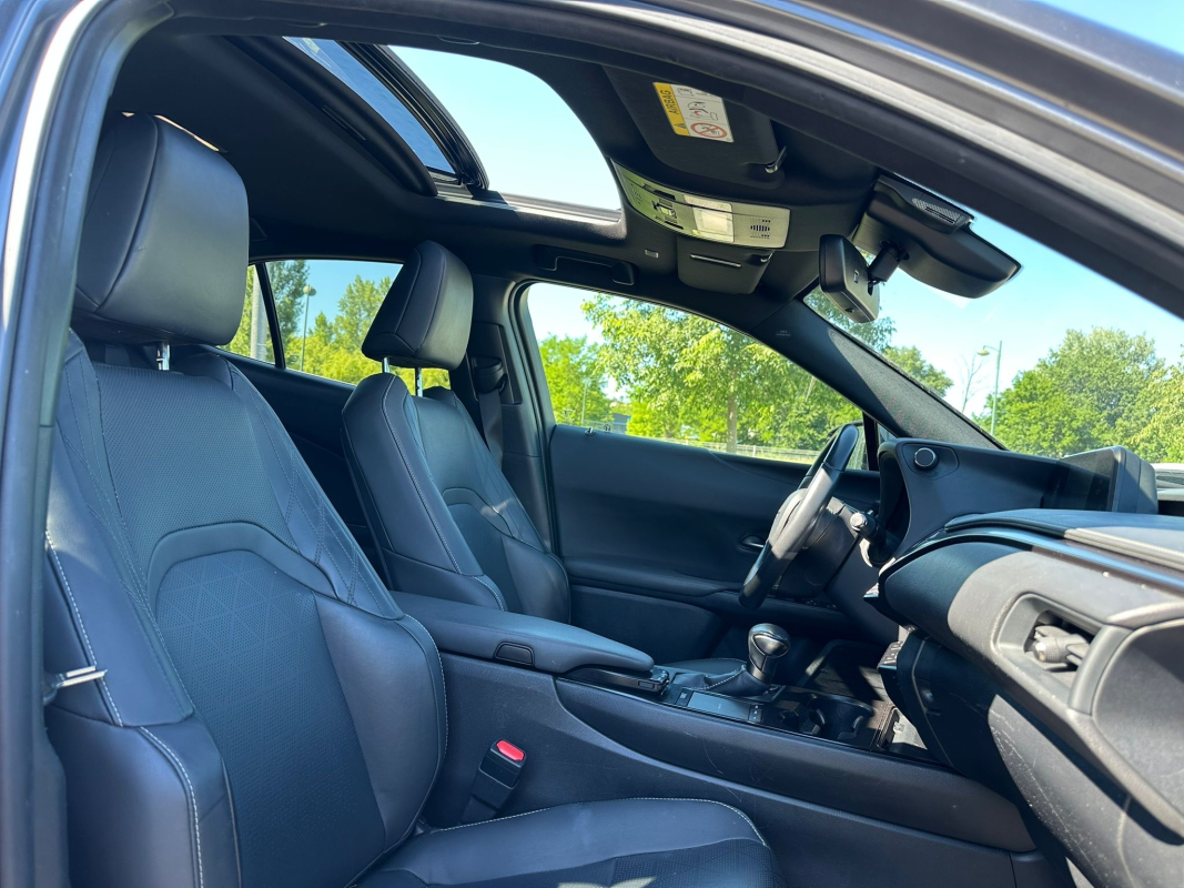 Lexus UX — 16
