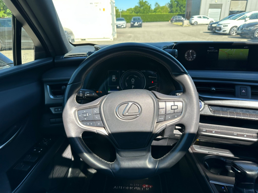 Lexus UX — 18