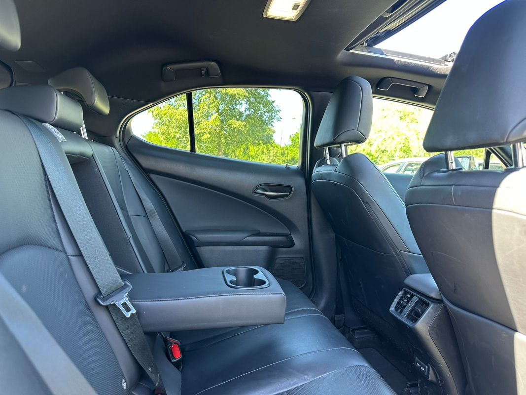 Lexus UX — 14