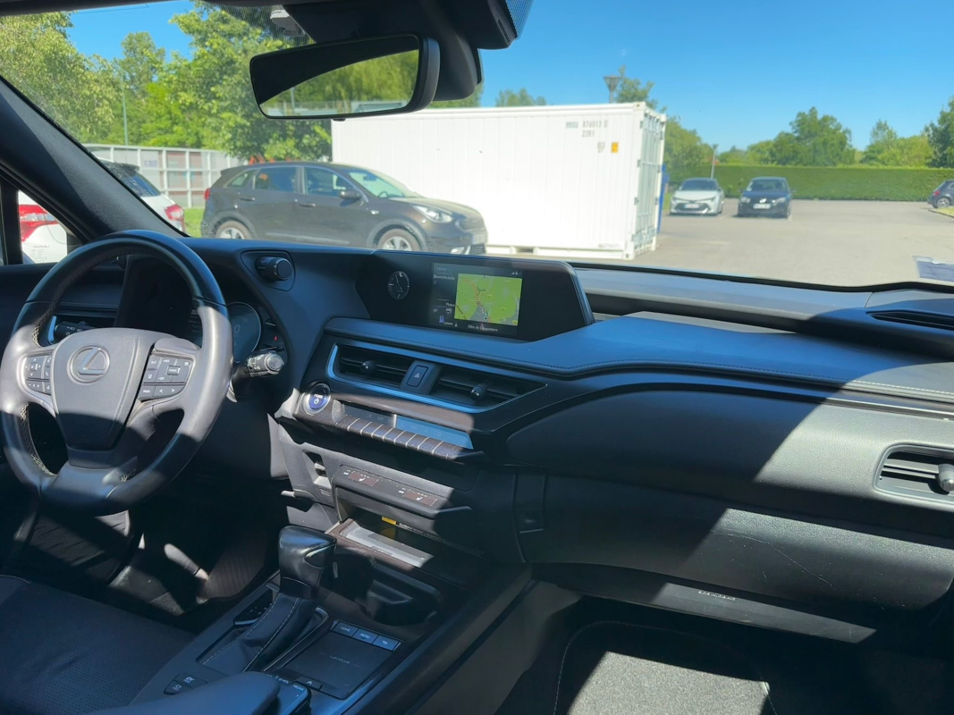 Lexus UX — 19