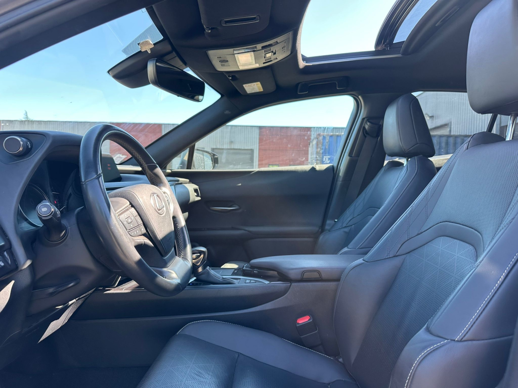 Lexus UX — 12