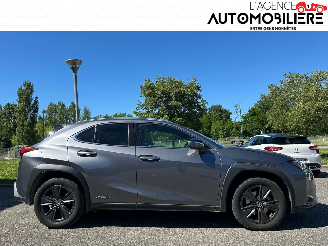 Lexus UX — 2