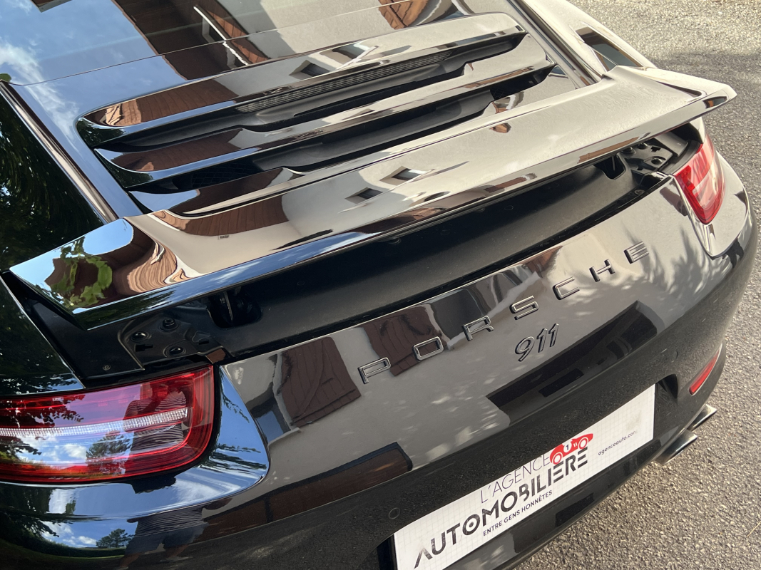 Porsche 911 — 24