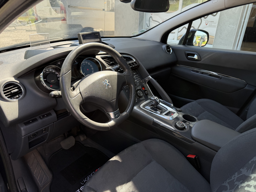 Peugeot 3008 HYbrid4 — 10