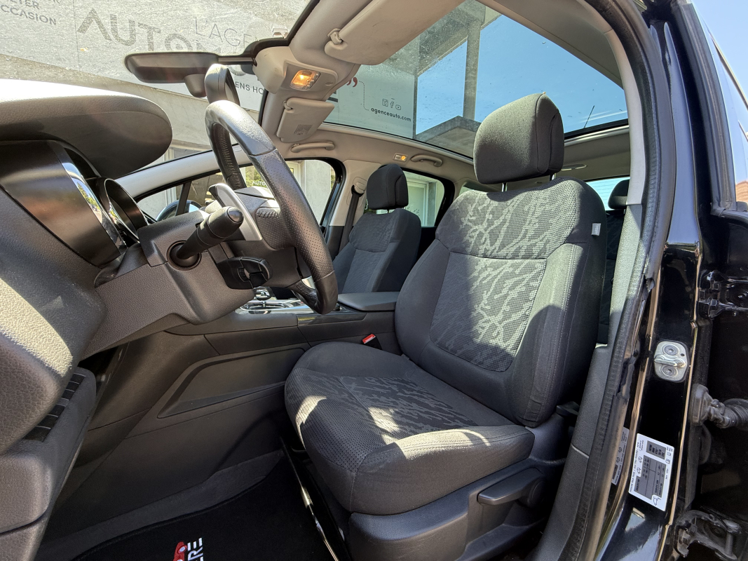 Peugeot 3008 HYbrid4 — 11