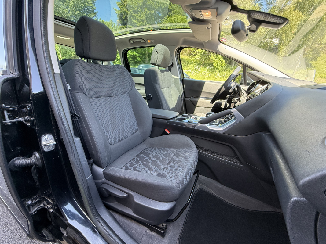 Peugeot 3008 HYbrid4 — 12