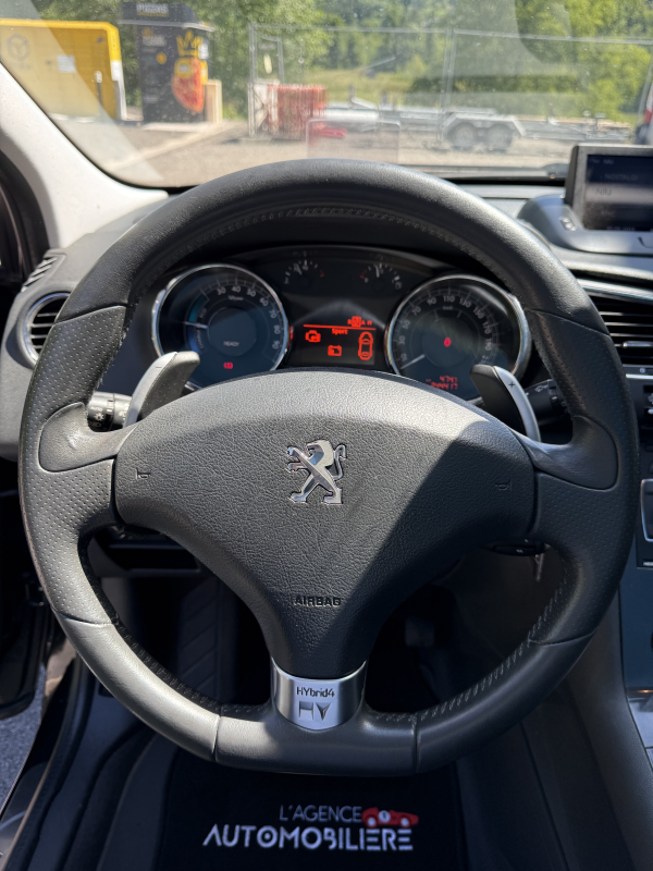 Peugeot 3008 HYbrid4 — 14