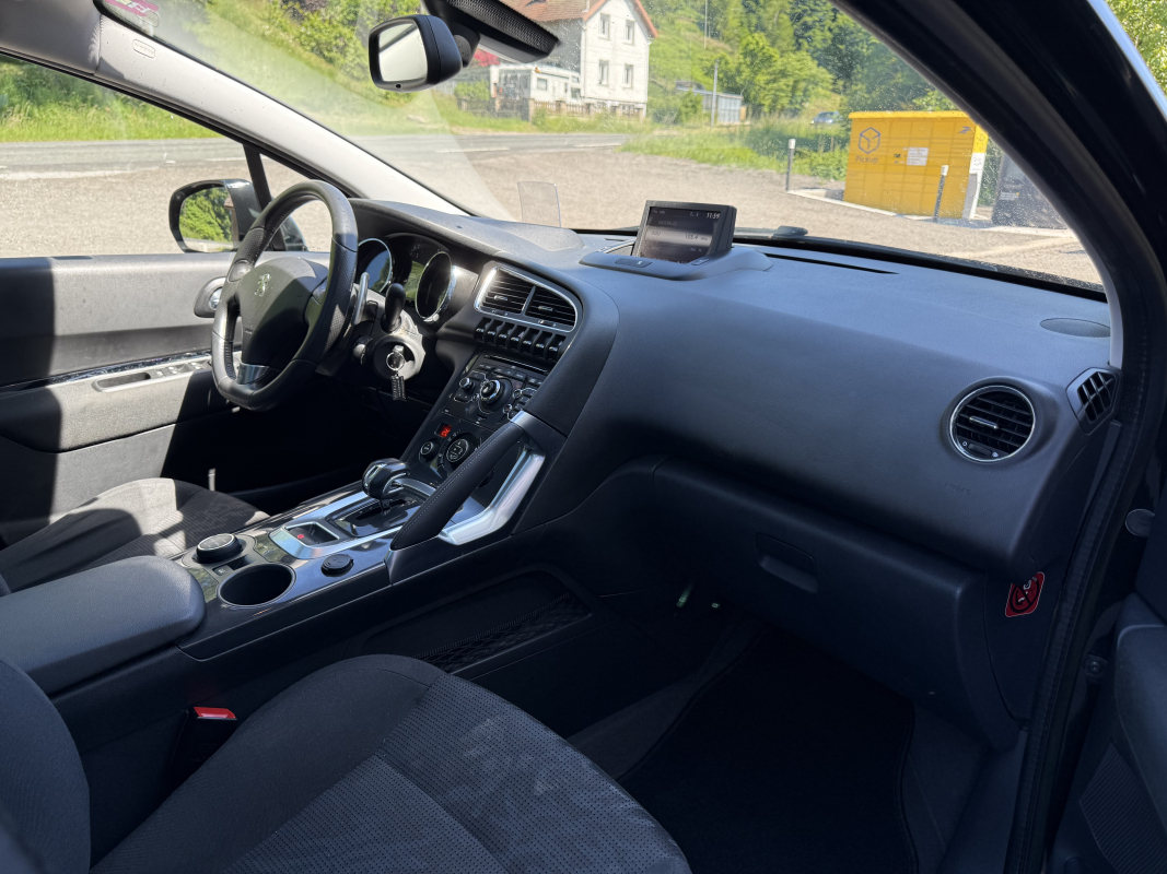 Peugeot 3008 HYbrid4 — 13