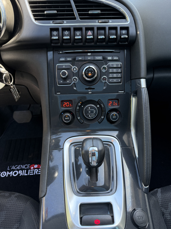 Peugeot 3008 HYbrid4 — 15