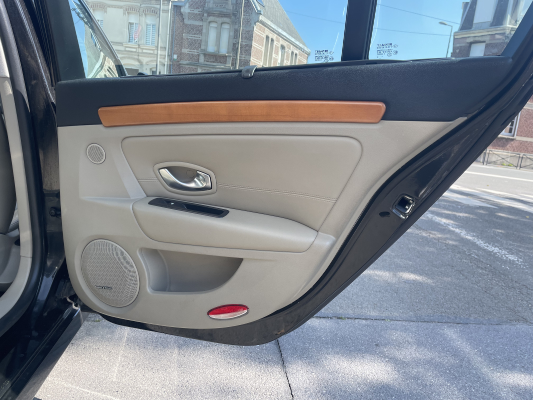 Renault Laguna — 30
