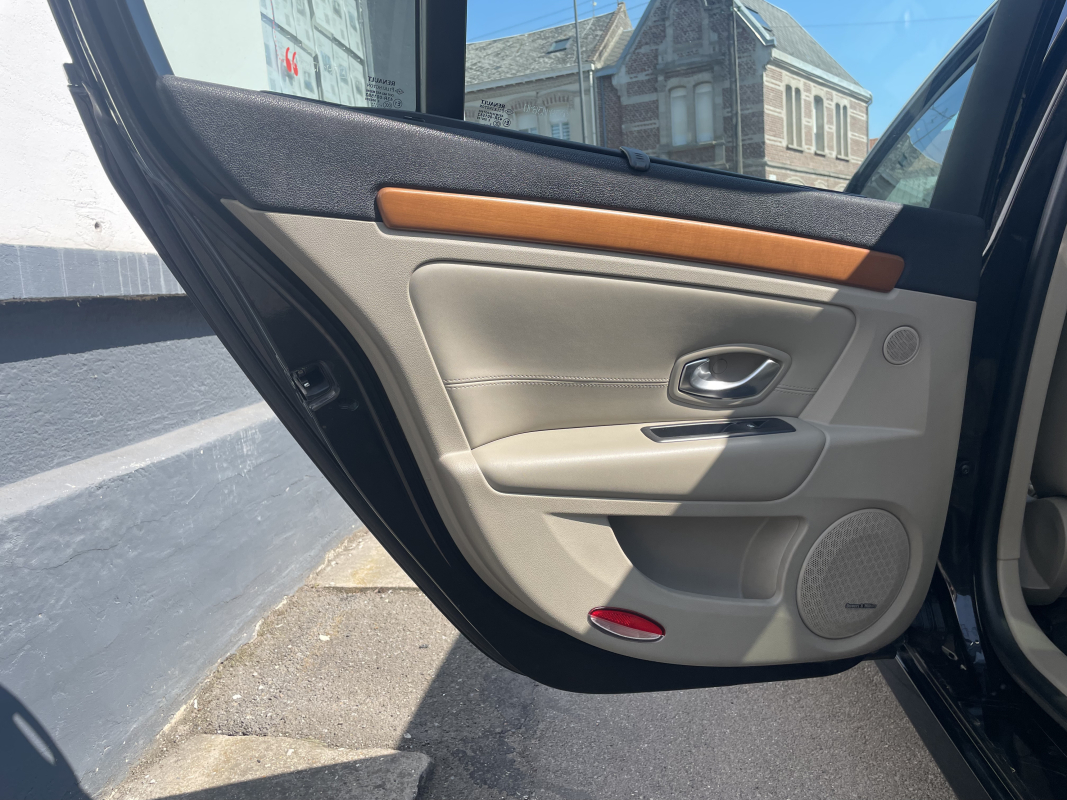 Renault Laguna — 25
