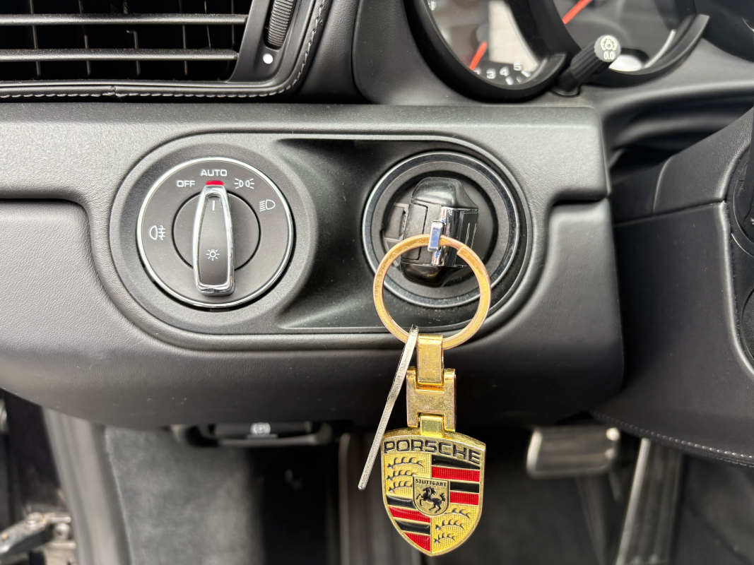 Porsche 911 — 24