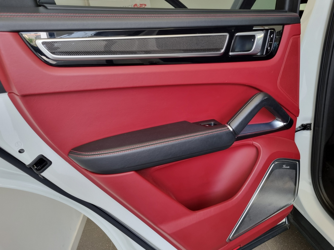 Porsche Cayenne — 63