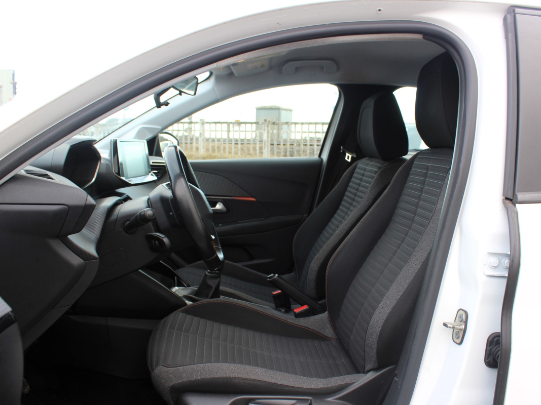 Peugeot 208 — 9