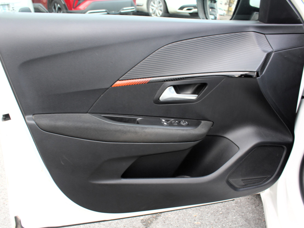 Peugeot 208 — 8