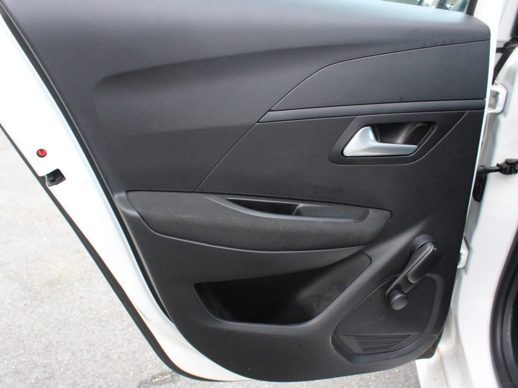 Peugeot 208 — 23