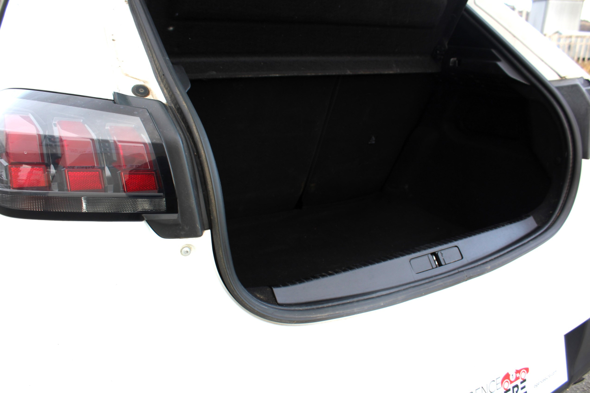 Peugeot 208 — 19