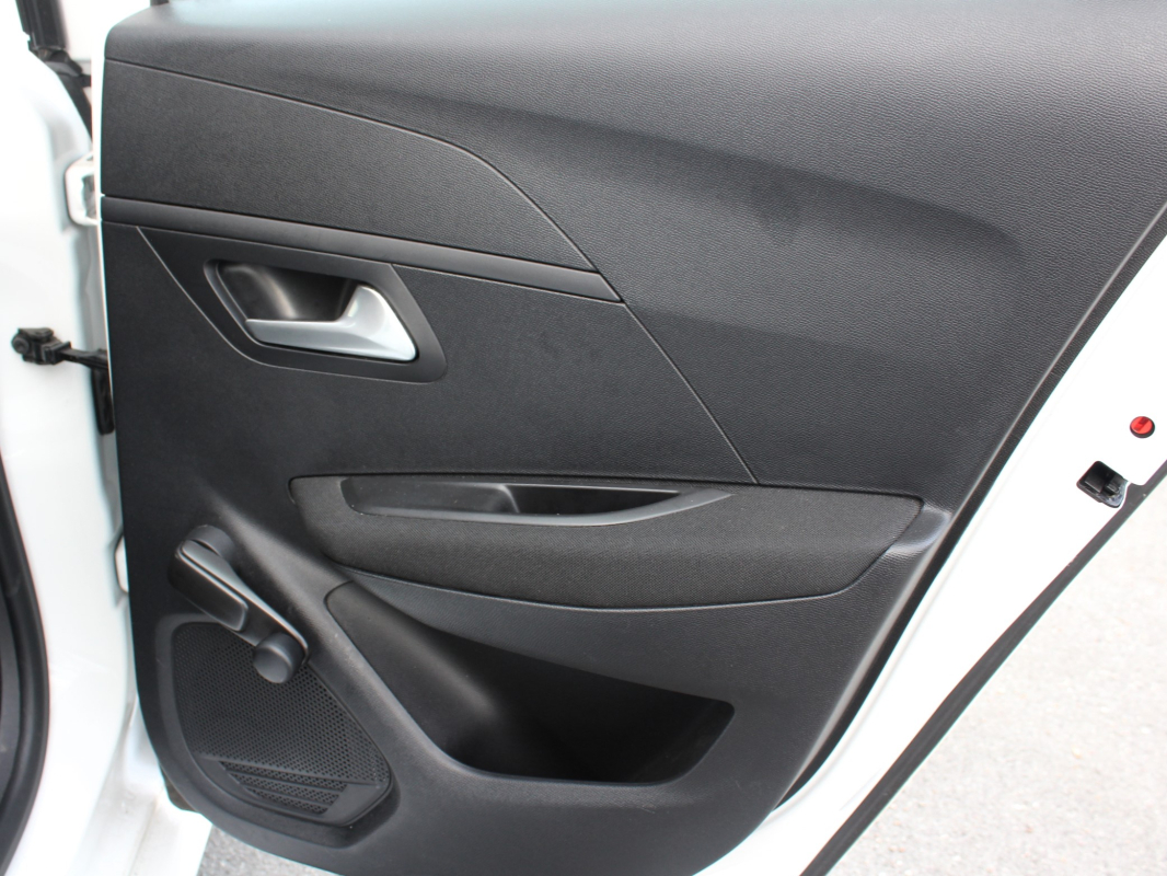 Peugeot 208 — 26