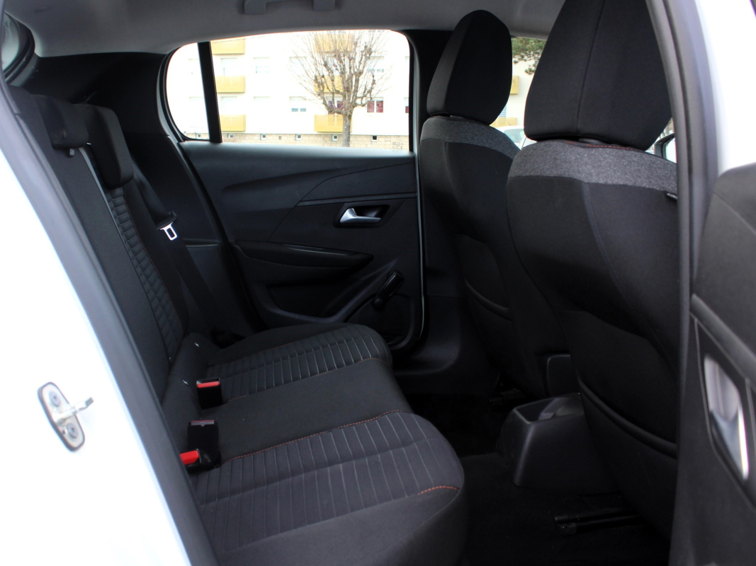Peugeot 208 — 12