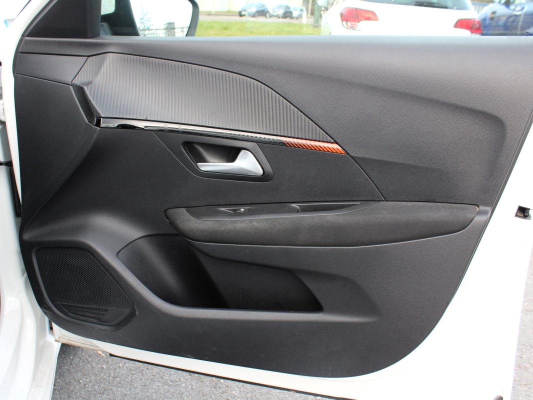 Peugeot 208 — 28