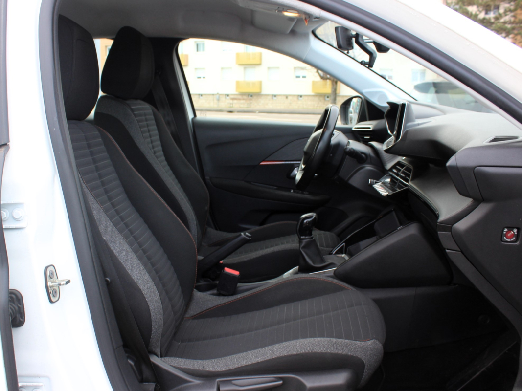 Peugeot 208 — 14