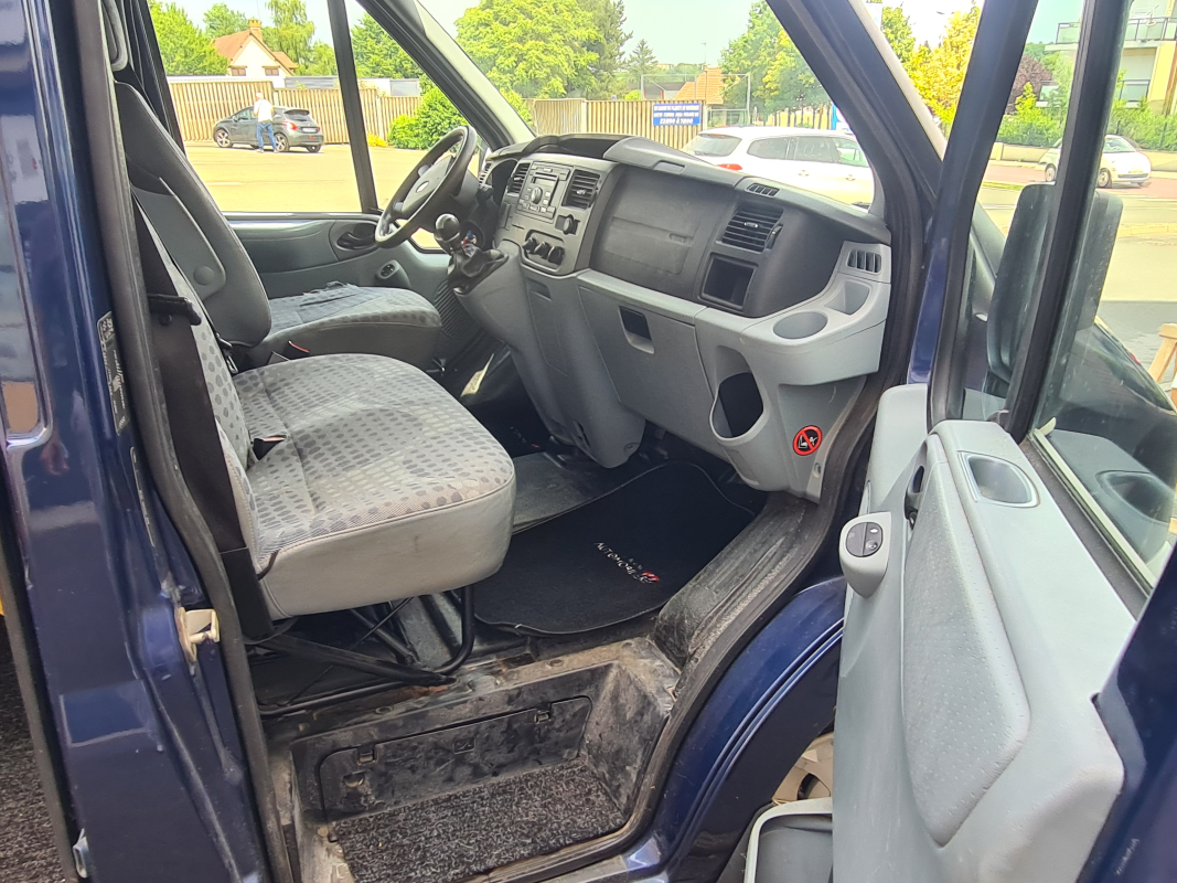 Ford Transit — 12