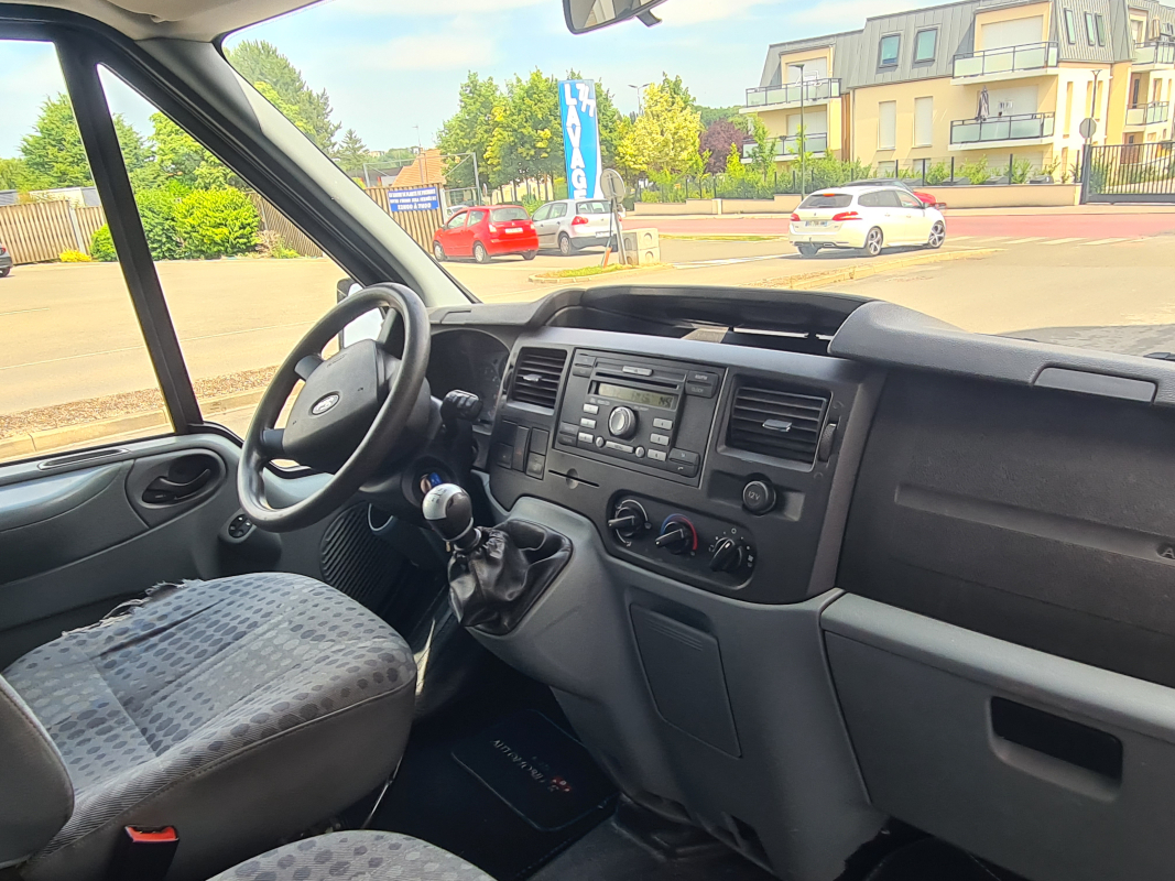 Ford Transit — 23