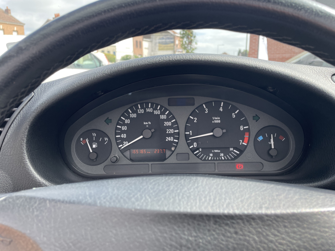 Bmw Série 3 — 24