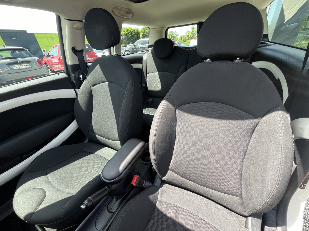 Mini Clubman — 18
