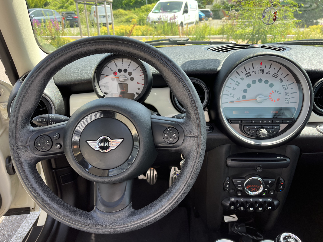 Mini Clubman — 9