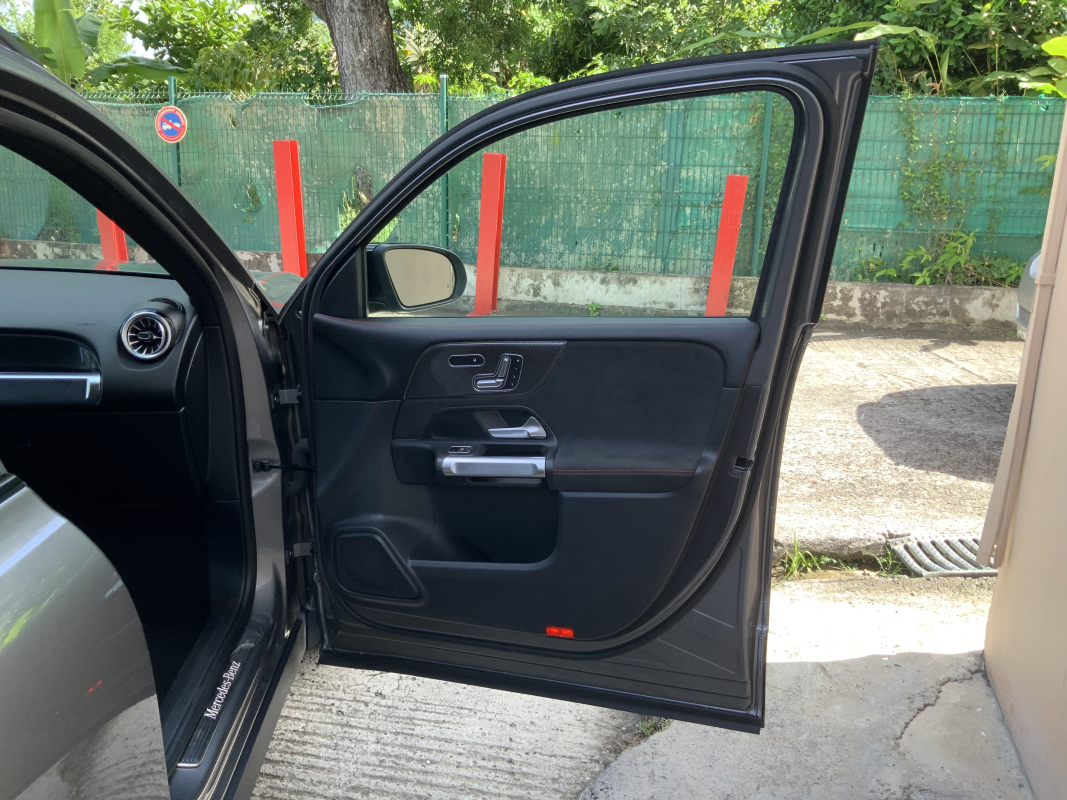 Mercedes GLB — 2