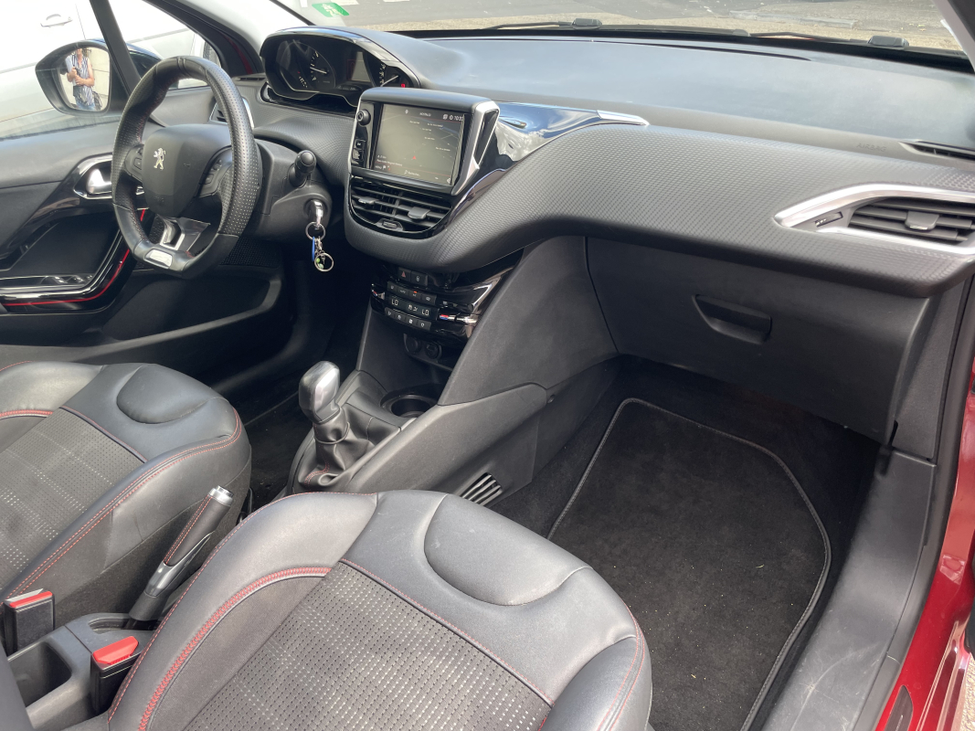 Peugeot 208 — 7