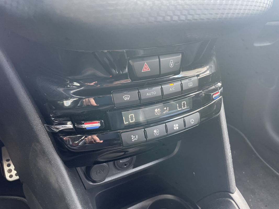 Peugeot 208 — 15