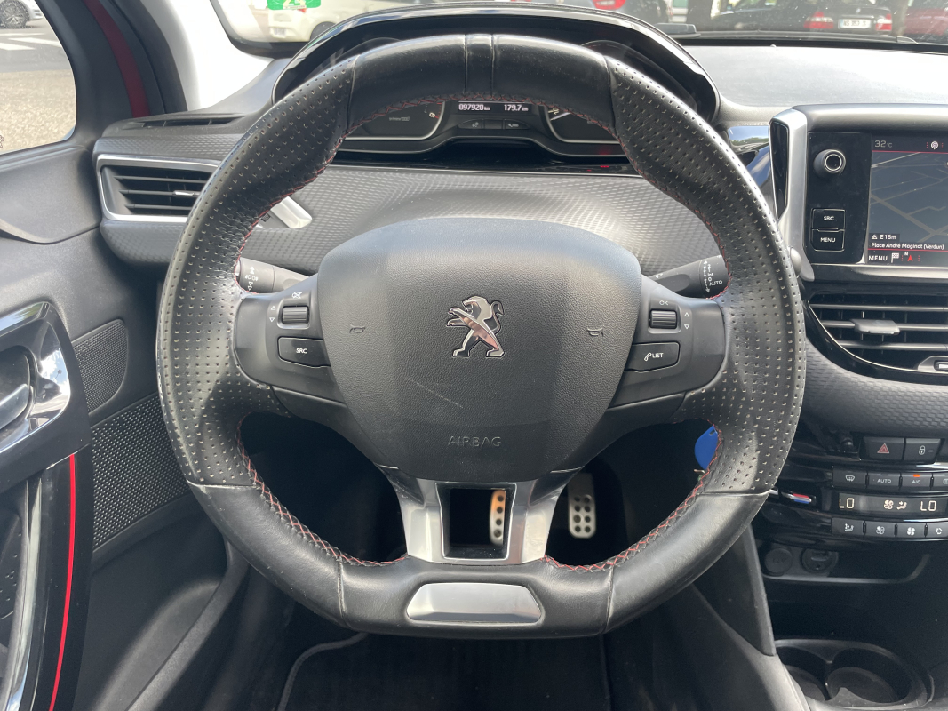 Peugeot 208 — 13