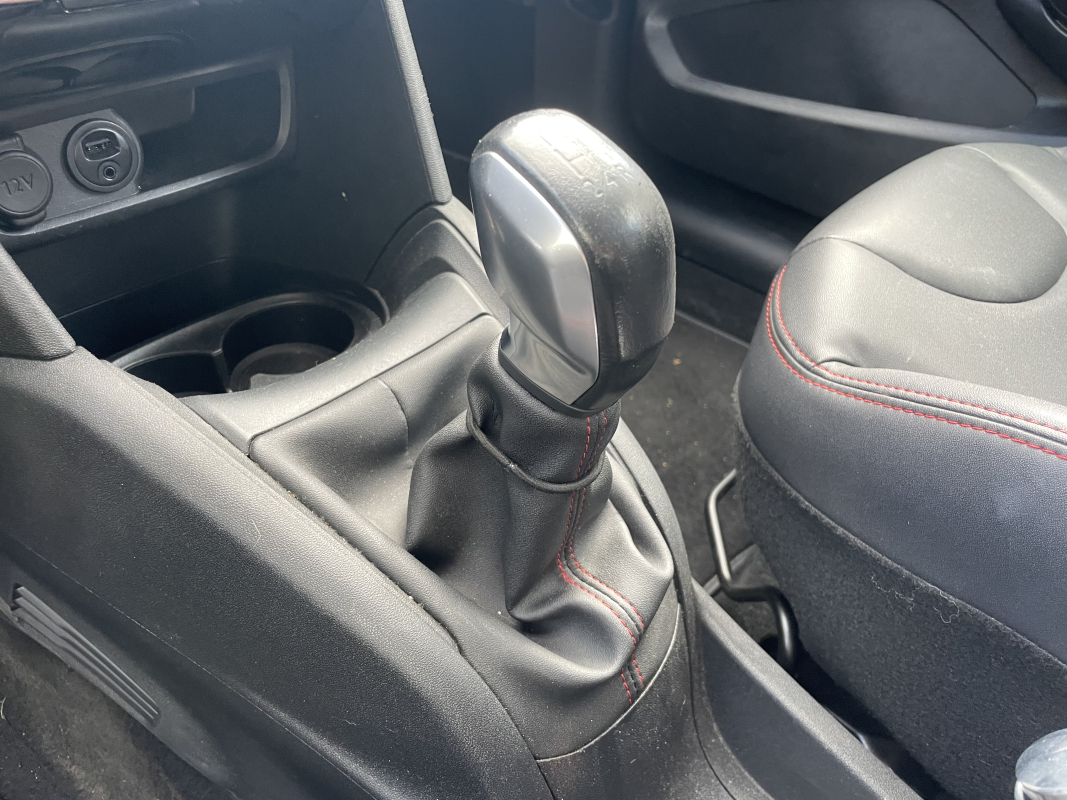 Peugeot 208 — 14