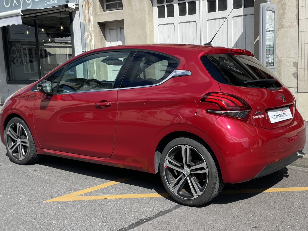 Peugeot 208 — 4
