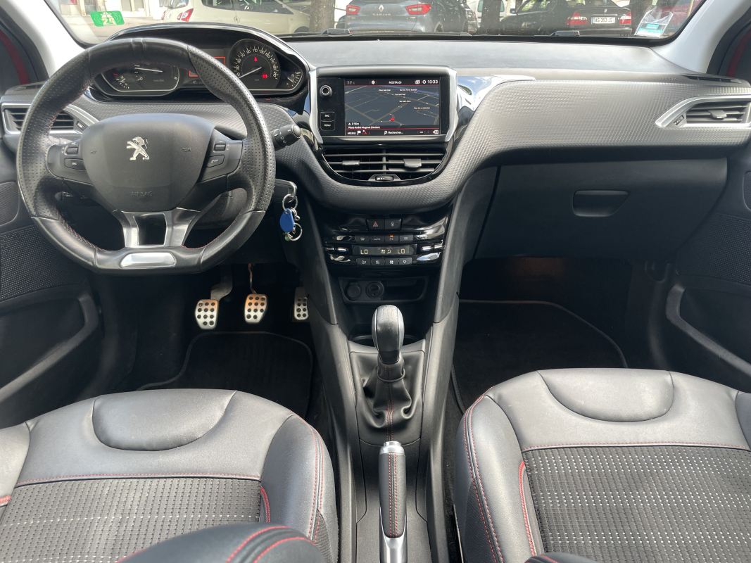 Peugeot 208 — 12