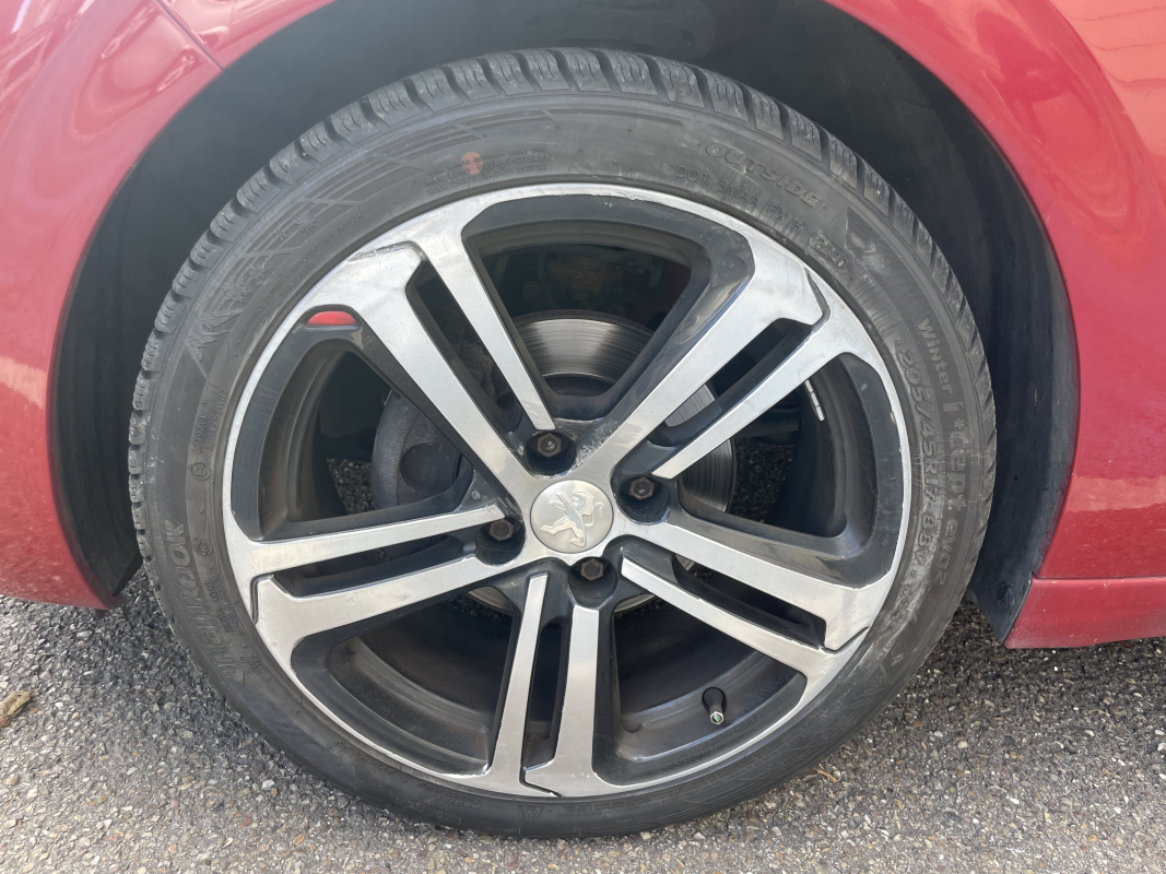 Peugeot 208 — 25