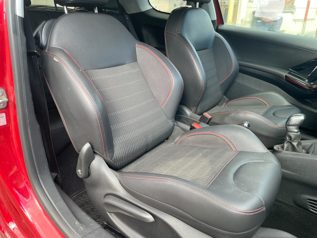 Peugeot 208 — 10