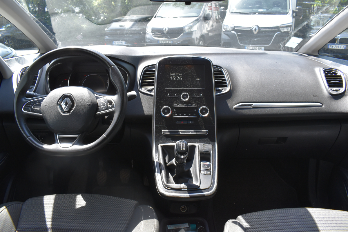 Renault Grand Scenic — 11