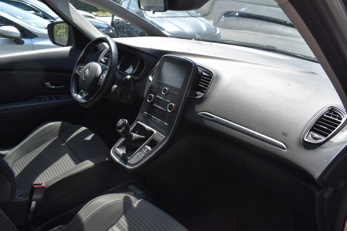 Renault Grand Scenic — 16