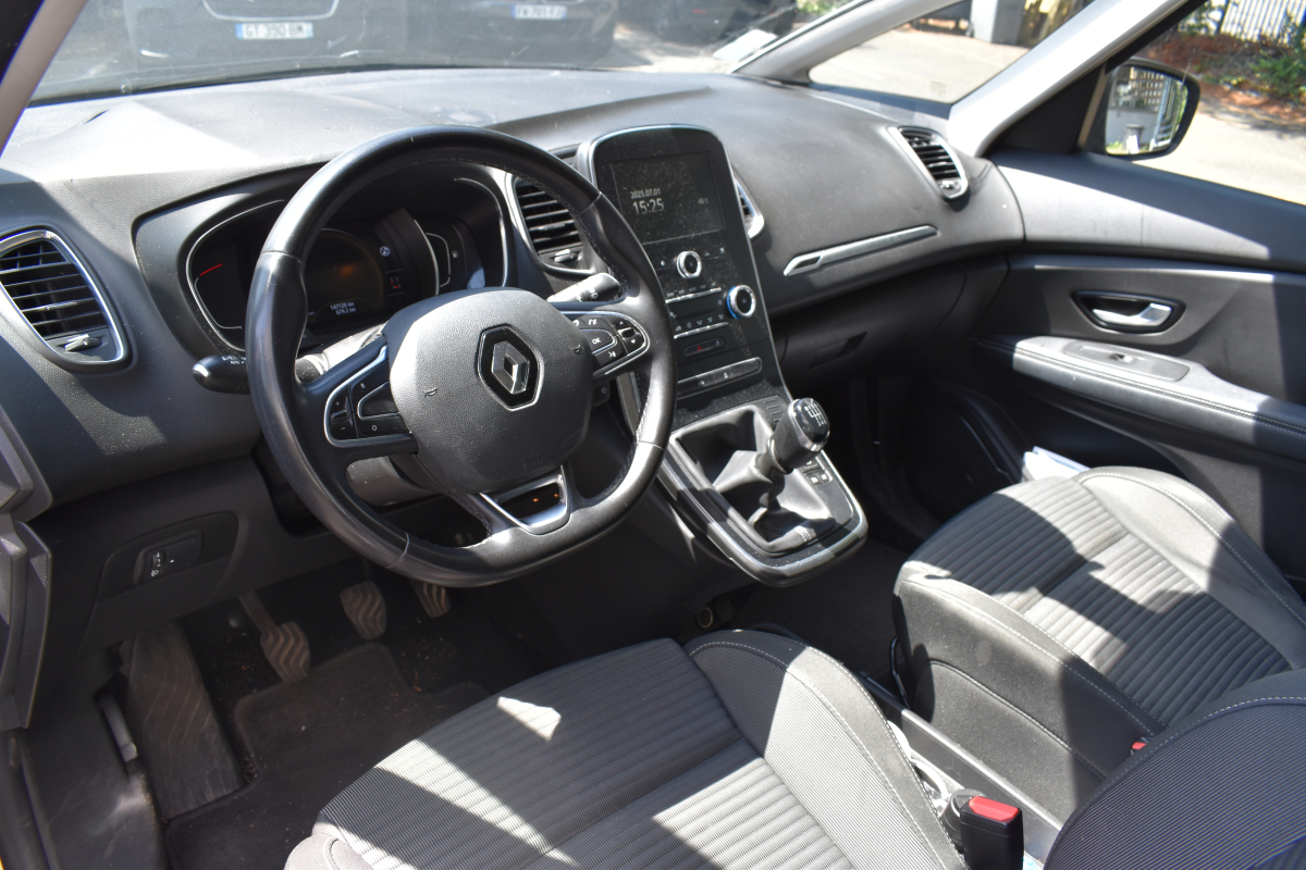 Renault Grand Scenic — 10