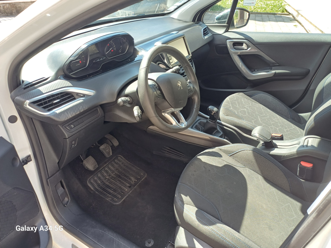 Peugeot 2008 — 12