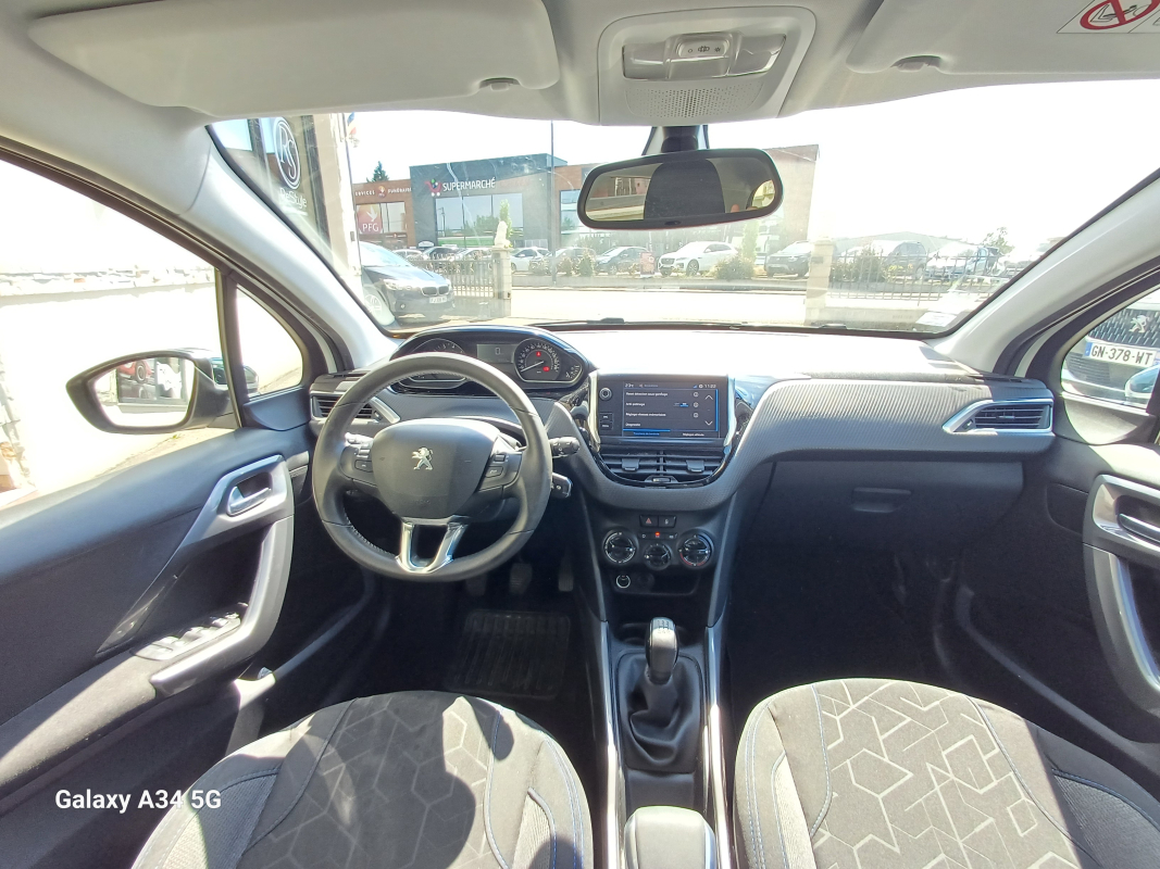 Peugeot 2008 — 17