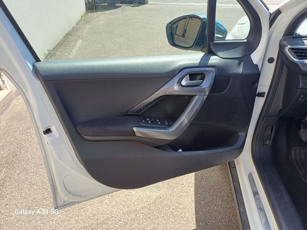 Peugeot 2008 — 18